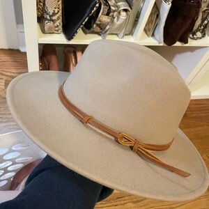 Wyeth Riley Hat in Taupe